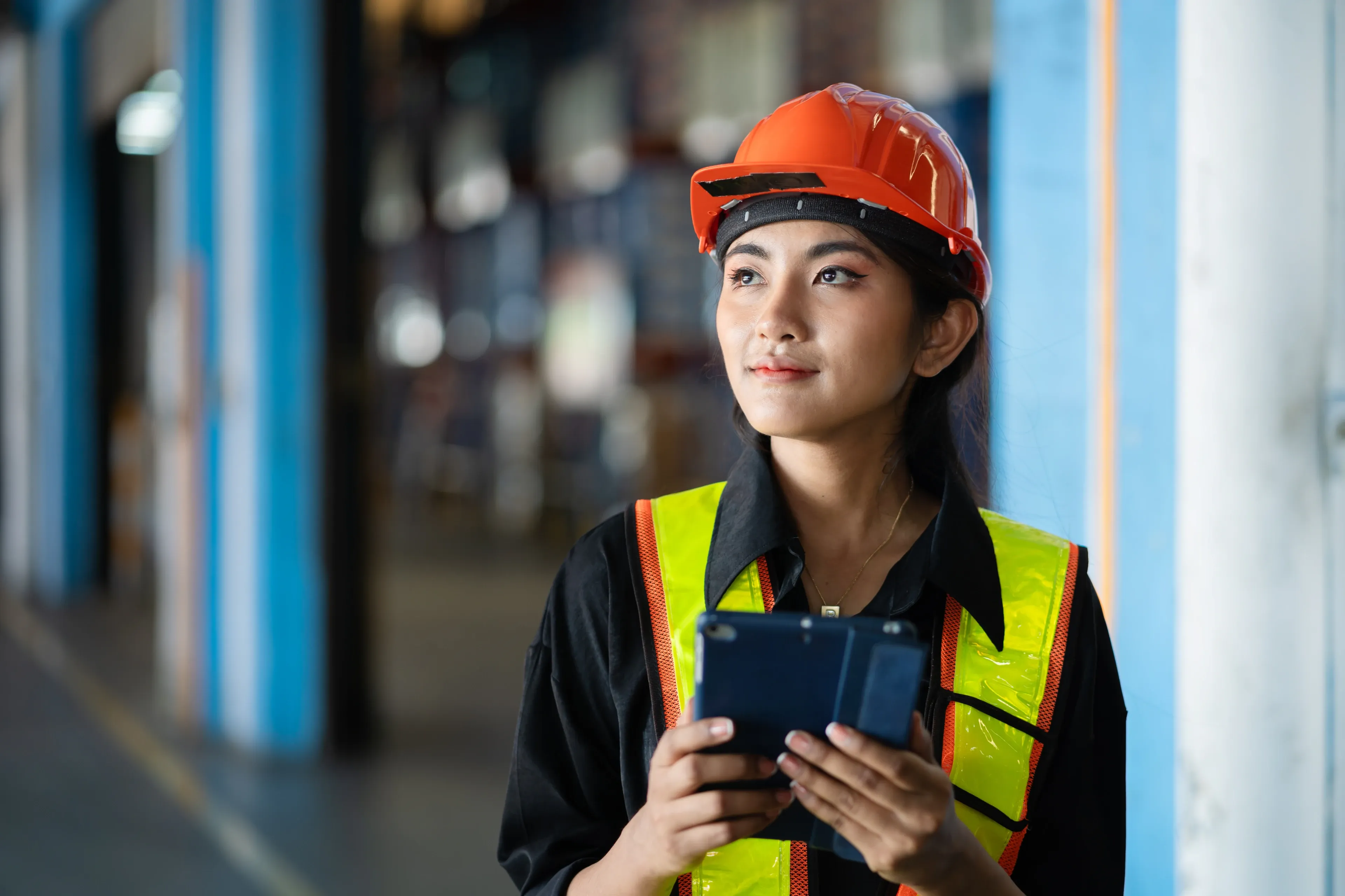 A female technician is holding a tablet